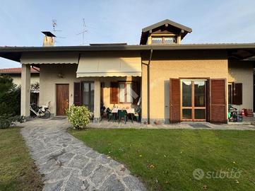 VILLA A SCHIERA A GALLIATE