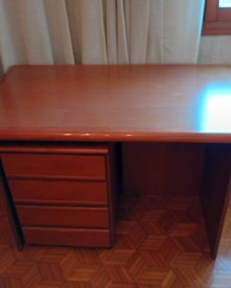 Scrivania in legno