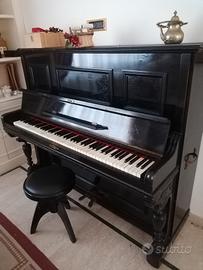 #pianoforte verticale di colore #nero 