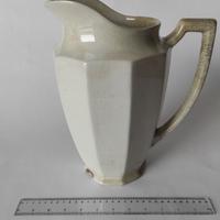 Brocca in porcellana bianca dei primi del '900