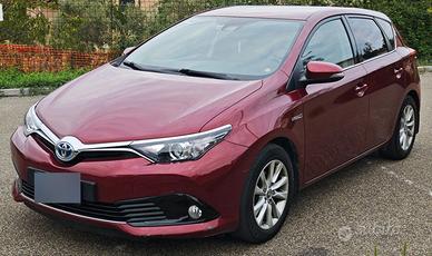 Toyota Auris Hybrid Active