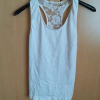 Canottiera  bianca con pizzo sulla schiena 