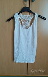 Canottiera  bianca con pizzo sulla schiena 