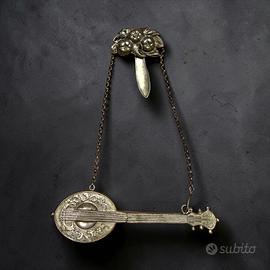 Antica chatelaine sarta in argento con porta aghi