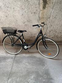 Bicicletta Btwin Elops 100 con cestino