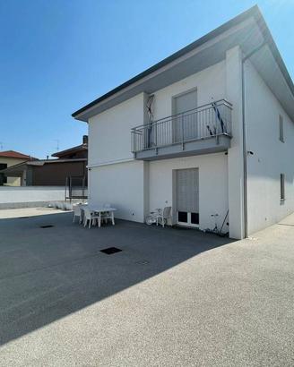 Villa di 276 m² con più di 5 locali e box auto dop