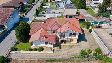 Villa indipendente con 2 appartamenti
