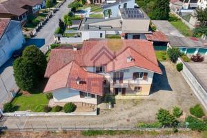 Villa indipendente con 2 appartamenti