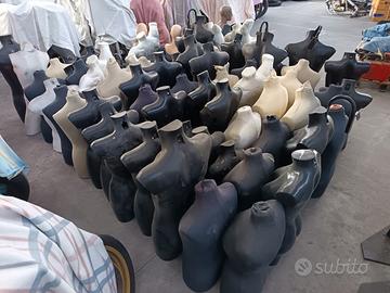 manichini uomo donna e bambino 