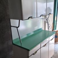 credenza  anni '50 di formica bianca e verde acqua