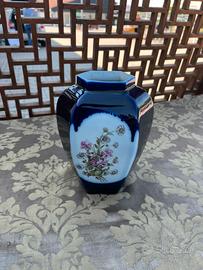 Vaso in porcellana dipinto a mano
