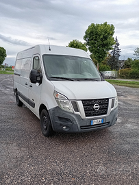 Nisan Nv400