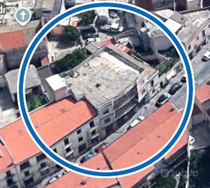 Eleganti trivani di pregio con posto autoto