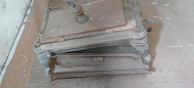 antica stufa in ghisa 