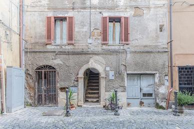 2 LOCALI A CIVITA CASTELLANA