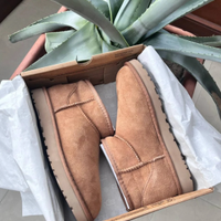 Stivali classici da donna UGG in castagna T. 38