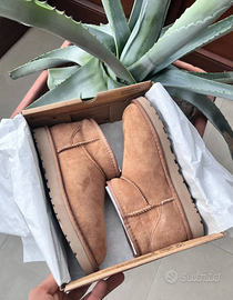 Stivali classici da donna UGG in castagna T. 38