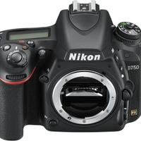 fotocamera Nikon D750 con obiettivo 24/70