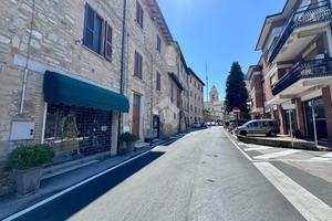 2 LOCALI A ASSISI