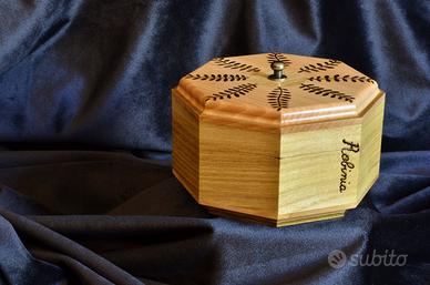 Cofanetto portagioie in legno di faggio e robinia