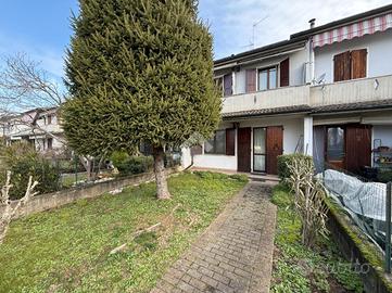 VILLA A SCHIERA A PALAZZO PIGNANO