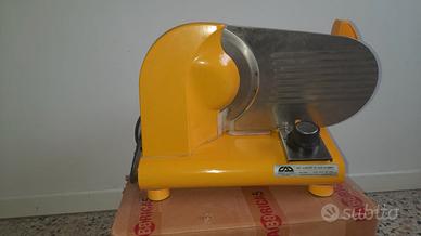 affettatrice elettrica CAD