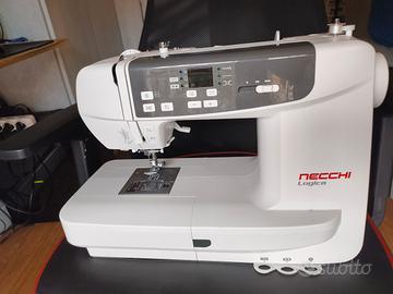 Ricamatrice Necchi con accessori e fili