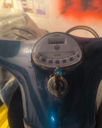 Manubrio,contakilometri,faro,commutatore.VESPA PRI