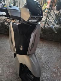 Scooter Peugeot tweet 50 GT