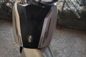 Scooter Peugeot tweet 50 GT