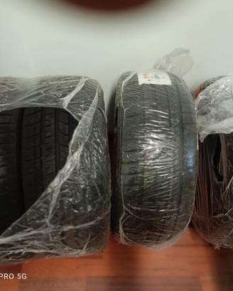 215/45 R16 90V Gomme Momo invernali nuove
