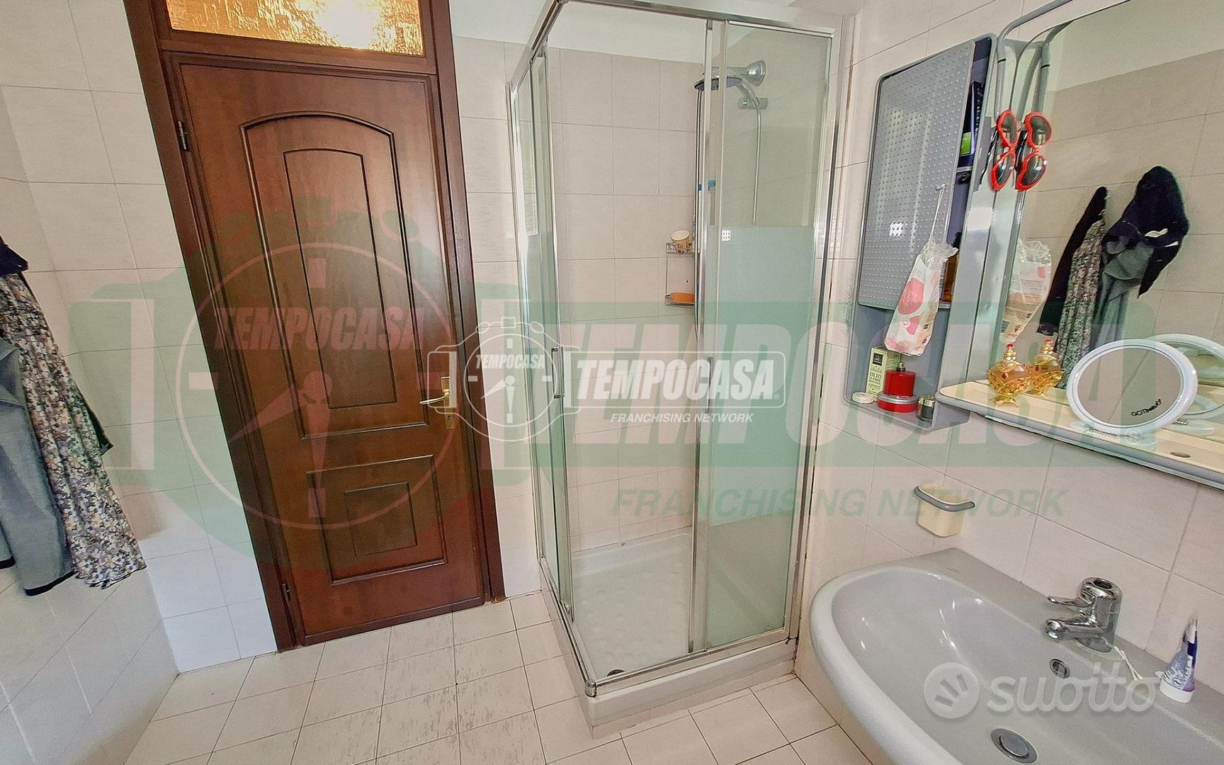 AMPIA PORZIONE DI VILLA BIFAMILIARE DI 5 LOCALI - Vista 5
