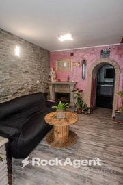 PALAZZETTO INDIPENDENTE CON TERRAZZO ABITABILE E G