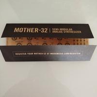 moog brochure di carta mother 32