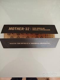moog brochure di carta mother 32