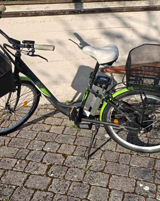 Bicicletta con pedalata assistita