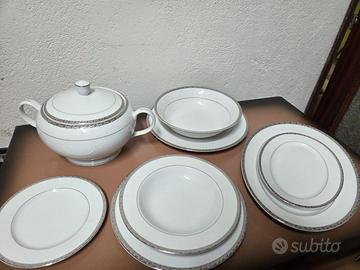Servizio piatti in porcellana 12 persone