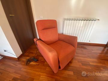 Poltrona relax motorizzata di “Poltrone & Sofà”