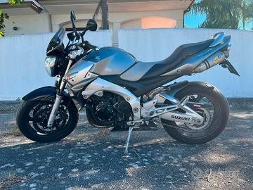 Moto Suzuki 
