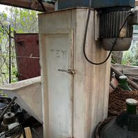 Diraspatrice per uva verticale