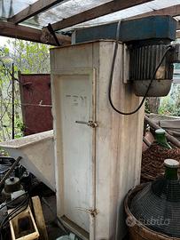 Diraspatrice per uva verticale