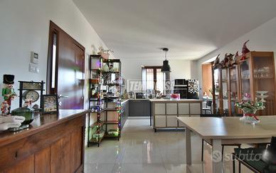 Villetta unifamiliare predisposta per tre appartam