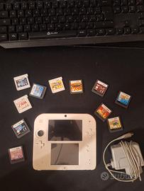 Nintendo 2DS bianco con accessori e giochi