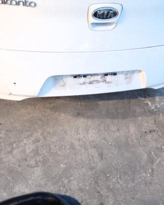 Paraurti posteriore con graffi Kia Picanto 2012