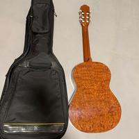 Chitarra classica con custodia