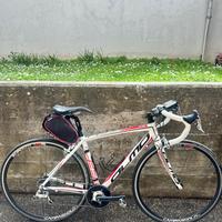 Bici da corsa elettrica olmo