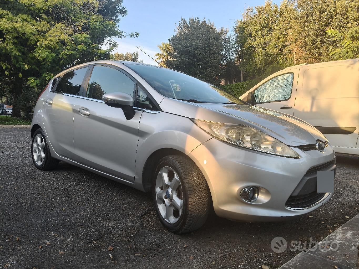 Ford Fiesta 2010 photo 2