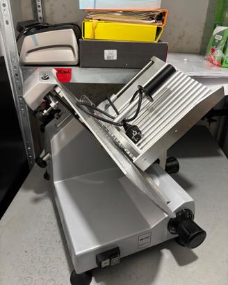 Affettatrice professionale METRO GFS3030 lama 300