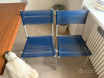 Coppia sedie con cannucce blu