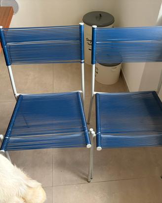 Coppia sedie con cannucce blu
